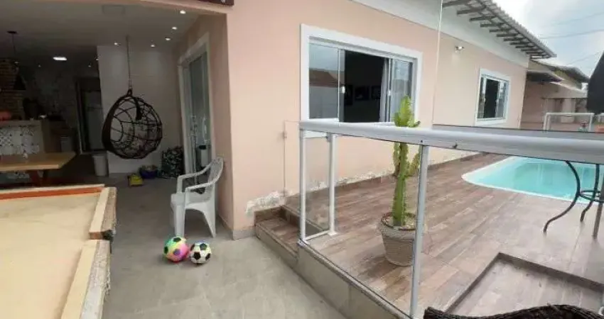 Casa com 2 dormitórios à venda, 120 m² por R$ 620.000,00 - Praça da Bandeira - Araruama/RJ