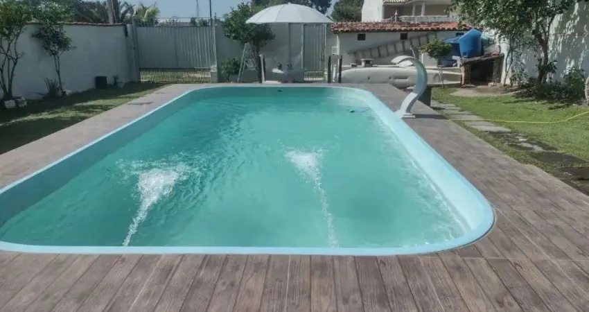 Casa com 3 dormitórios à venda, 200 m² por R$ 350.000,00 - Praia do Barbudo - Araruama/RJ