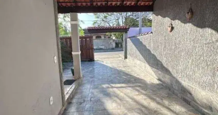 Casa com 3 dormitórios à venda, 128 m² por R$ 480.000 - Vila Capri - Araruama/RJ