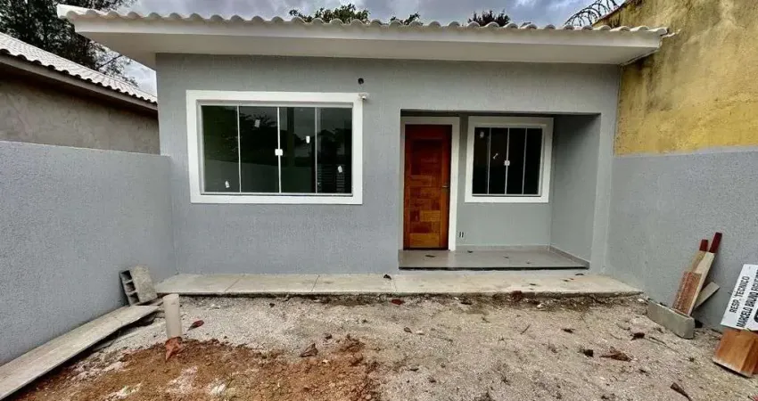 Casa com 2 dormitórios à venda, 70 m² por R$ 290.000,00 - Praia do Barbudo - Araruama/RJ