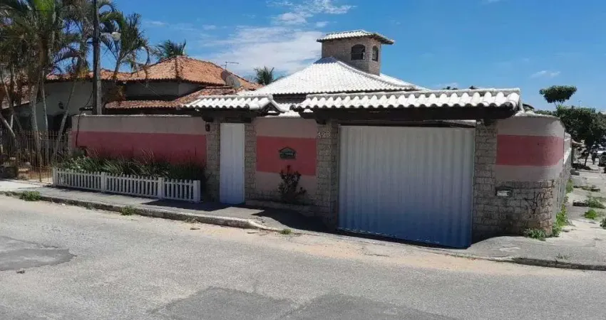 Casa com 3 dormitórios à venda, 280 m² por R$ 780.000 - Vila Capri - Araruama/RJ