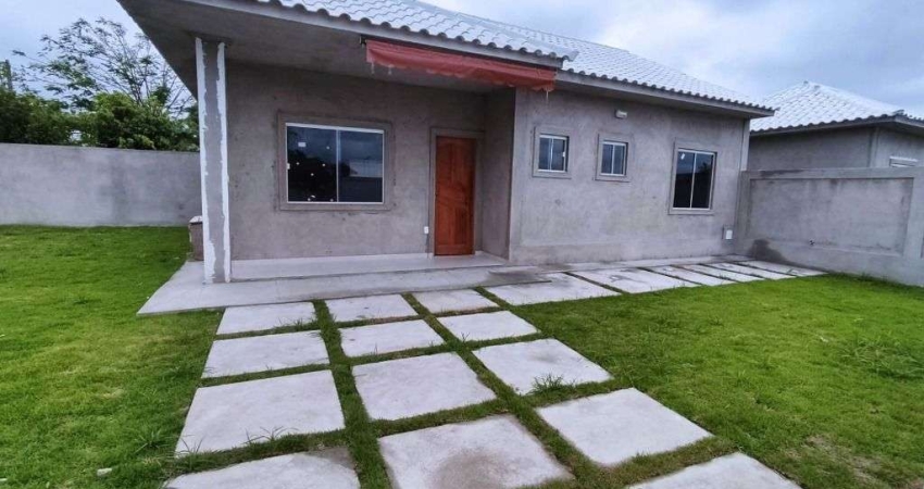 Casa com 2 dormitórios à venda, 75 m² por R$ 399.000 - Coqueiral - Araruama/RJ