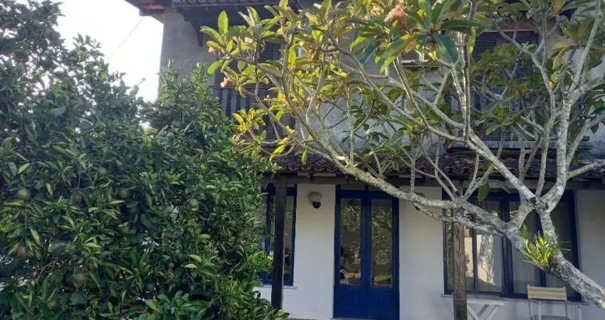 Casa com 4 dormitórios à venda por R$ 1.000.000,00 - Centro - Araruama/RJ