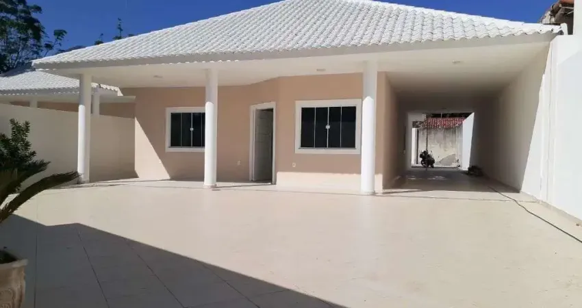 Casa com 4 dormitórios à venda, 300 m² por R$ 890.000 - Vila Capri - Araruama/RJ