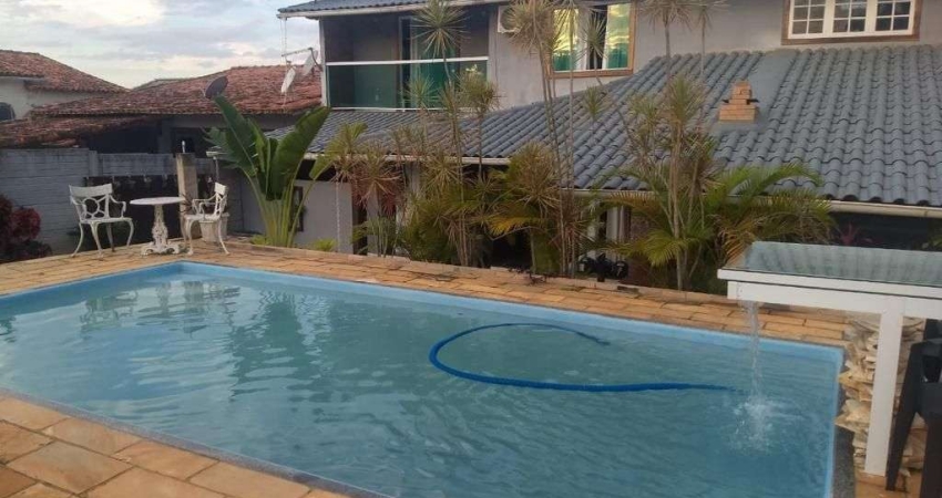 Casa com 4 dormitórios à venda, 200 m² por R$ 530.000,00 - Coqueiral - Araruama/RJ