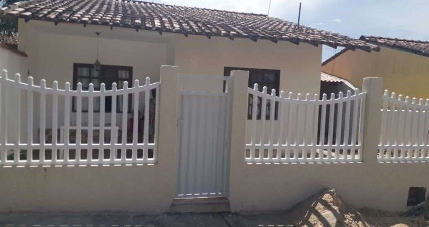 Casa com 2 dormitórios à venda, 180 m² por R$ 200.000,00 - Itatiquara - Araruama/RJ