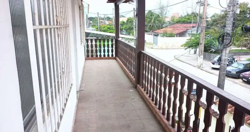 Sobrado com 2 quartos para locação por r$ 2.000,00/mês - centro - araruama/rj