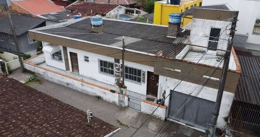 Excelente Casa no Centro proximo ao Mercado Angeloni