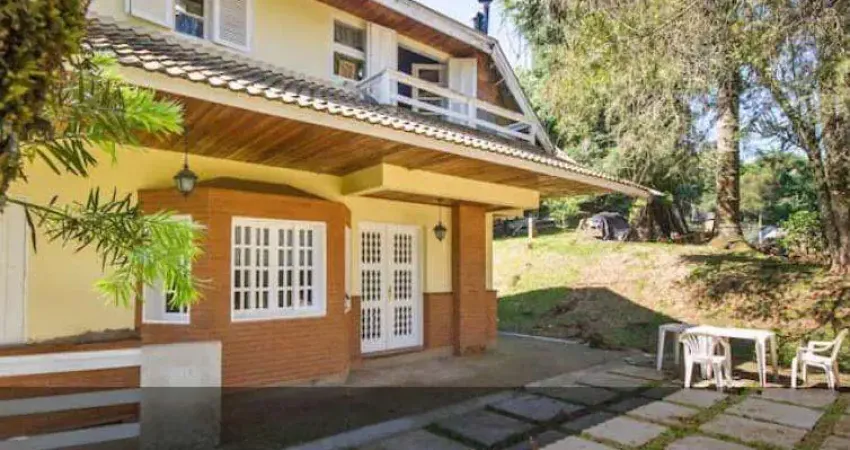 Sobrado para Venda em Campos do Jordão, Jardim Embaixador, 4 dormitórios, 1 suíte, 3 banheiros, 6 vagas
