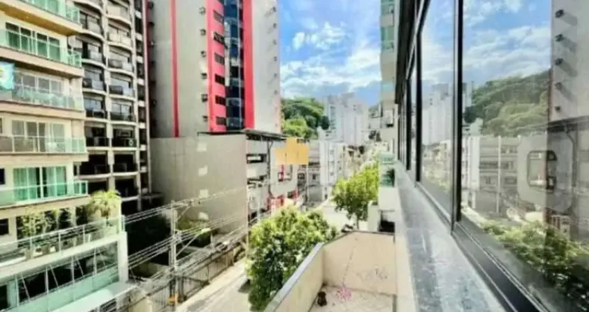 Aluguel Quarto e Sala com Garagem no Centro de JF - Edifício Côrtes Rossignoli: Amplitude, Sol da Manhã e Praticidade Total!