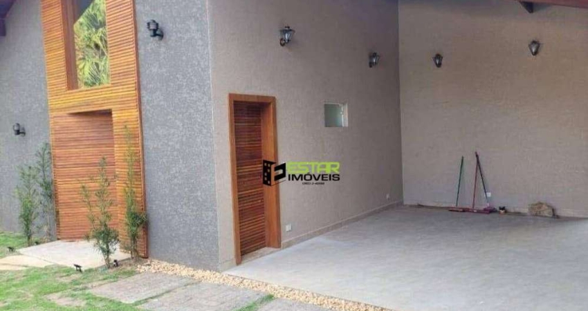 Casa em condomínio com 04 Suítes