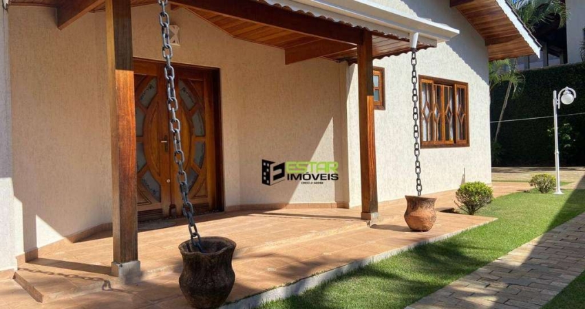 Casa com 3 dormitórios à venda, 490 m² por R$ 2.700.000,00 - Condomínio Flamboyant - Atibaia/SP