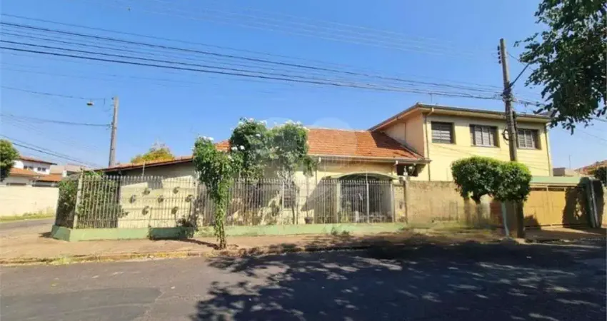 Casa com 4 quartos à venda na Feijó, Centro, Araraquara