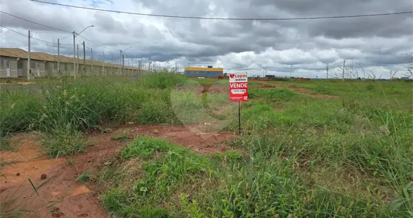 Terreno comercial à venda no Parque Residencial São Lucas, Araraquara