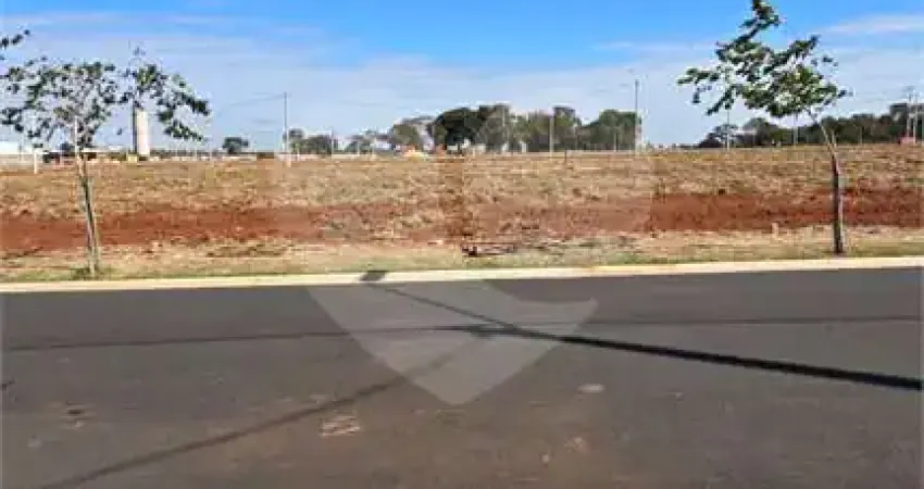 Terreno à venda no Residencial Village Damha, Araraquara
