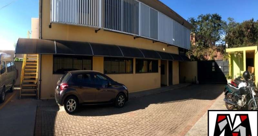 Edifício comercial com galpão, com mezanino, 08 salas, excelente localização, acesso as principais rodovias