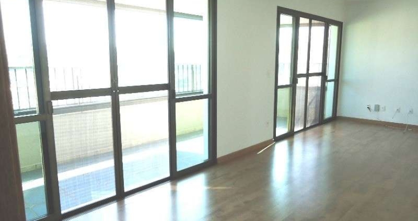 Amplo, vista livre, apartamento no centro da cidade