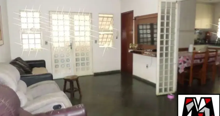 Casa para fins residenciais ou comerciais, próximo a Av. Nove de Julho,  com excelente localização acesso fácil as principais rodovias.