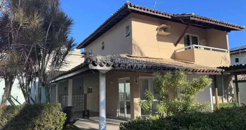 Casa 4/4, sendo 2 suítes em condomínio fechado - Buraquinho