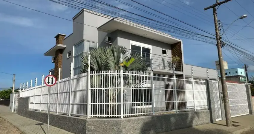 Casa com 3 quartos à venda na Josiane Girardi, 163, Centro, Penha