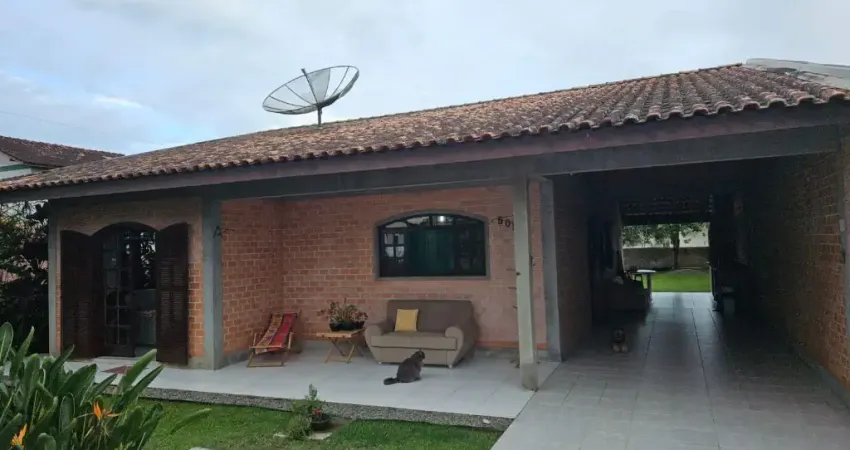 OTIMA CASA NO SOZINHA NO TERRENO NO CENTRO DE BALNEARIO PIÇARRAS SC