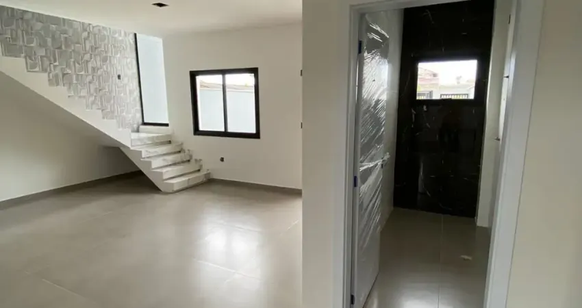 LINDO SOBRADO PROXIMO A PRAIA COM TRES QUARTOS SENDO UMA SUITE