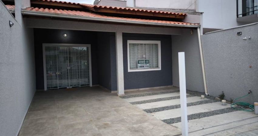 OPORTUNIDADE A 200 METROS DA PRAIA CASA MOBILIADA COM QUINTAL