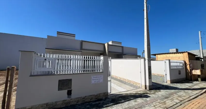 Casa com quintal em rua pavimentada em uma otima localização