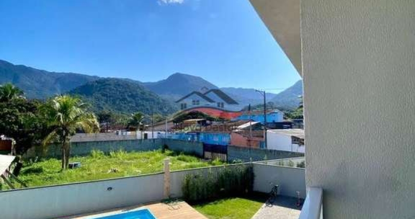 Casa nova com piscina a 300 metros da Praia do Massaguaçu