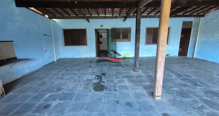 Casa à venda com 2 dormitórios no Aruan em Caraguatatuba-SP