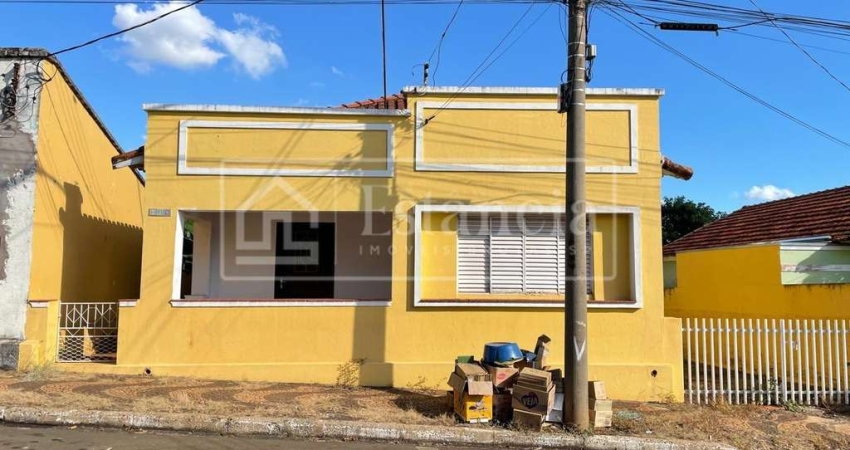 Casa para Locação em Brotas, Centro, 2 dormitórios, 1 banheiro, 3 vagas
