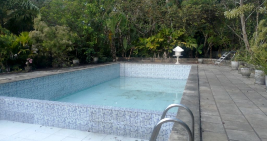 Via imóveis aluga e adm casa em Granja com  piscina e área de reserva Ambiental