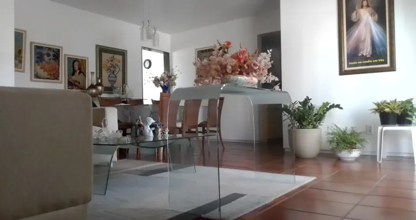 Apartamento amplo com um preço justo com 3  quartos sendo 1  suíte numa excelente localização ótimo para quem gosta de correr na praia você vai andando para a melhor orla urbana do estado de pernambuc