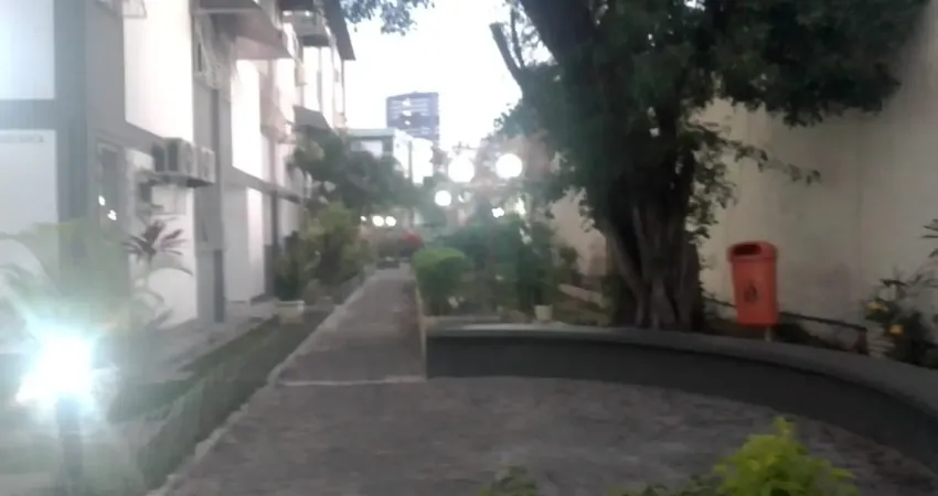 Via imóveis aluga apartamento no  térreo no condomínio jardim europa por 1.8000 tudo em boa viagem px col madre de deus com 2 qts +copa e  cozinha   com armários embutidos sala  01 wc banheiro social 