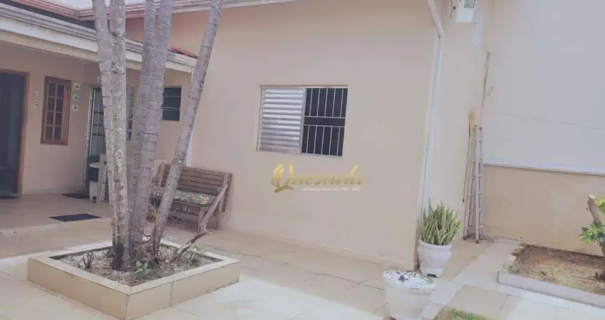 Casa térrea à venda, 2 dormitórios, 1 suíte, amplo quintal, Jardim Regina, Indaiatuba.