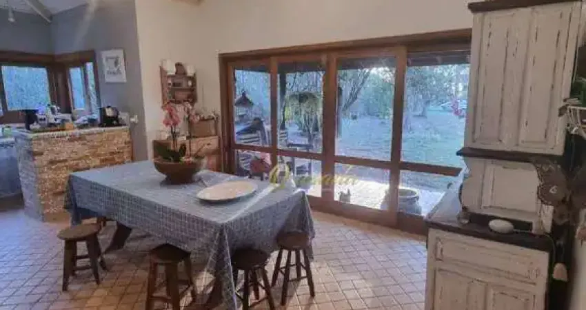 Chácara à venda, 4 quartos, piscina, poço, Condomínio Vale das Laranjeiras, Indaiatuba.