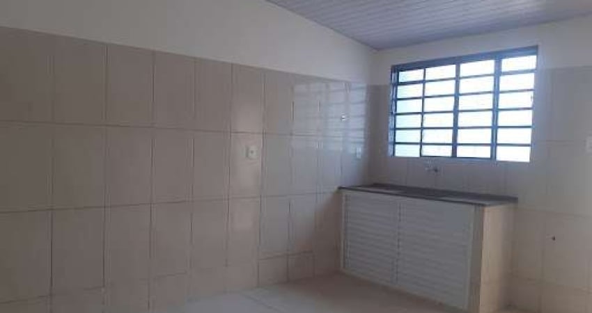 Casa com 1 dormitório para alugar, 50 m² por R$ 780,00 - Jardim Bandeirantes - Pirassununga/SP