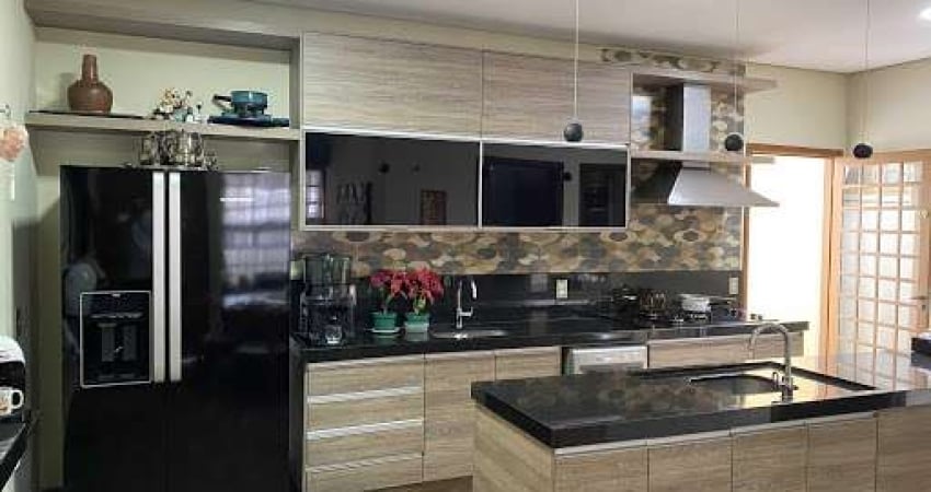Casa com 3 dormitórios à venda, 250 m² por R$ 750.000,00 - Jardim Roma - Pirassununga/SP