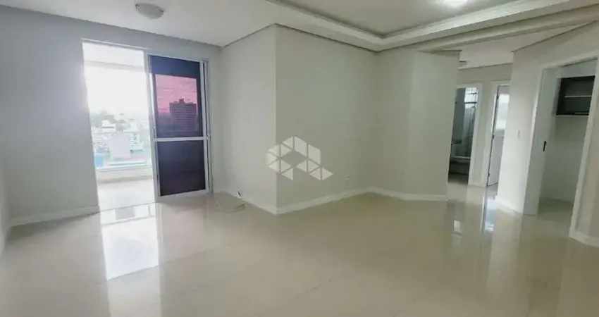 Apartamento seminovo com 03 dormitórios no bairro Barreiros, em São José- SC