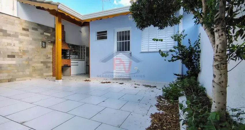 Casa 2 dormitórios para Locação em Atibaia, Vila Rica, 2 dormitórios, 2 banheiros, 4 vagas