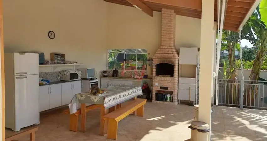 Casa de Campo para Venda em Atibaia, Jardim Estância Brasil, 5 dormitórios, 1 suíte, 3 banheiros, 4 vagas