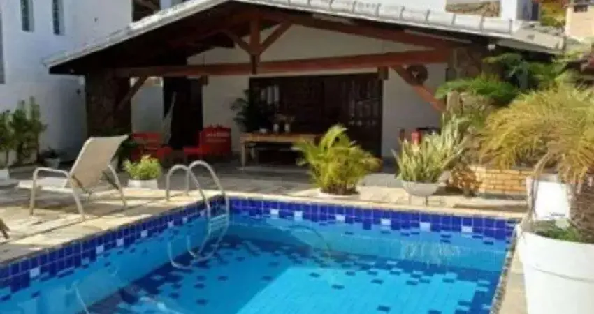 Casa no Itaigara com 3|4, 02G e 269M²