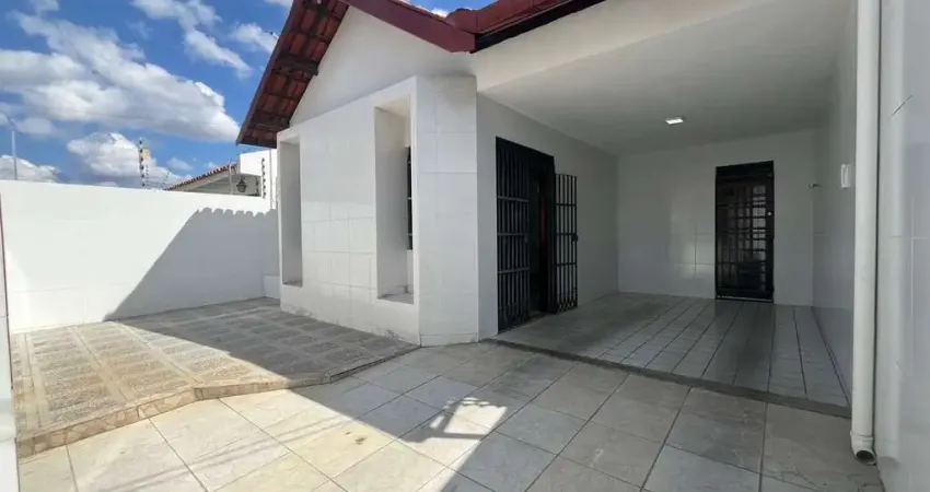 Casa com 3 quartos à venda na Rua Valdemira Emília Pinto, Catolé, Campina Grande