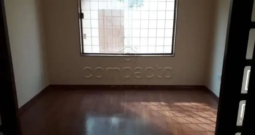 Casa com 4 quartos para alugar na Avenida Portugal, Centro, Araraquara