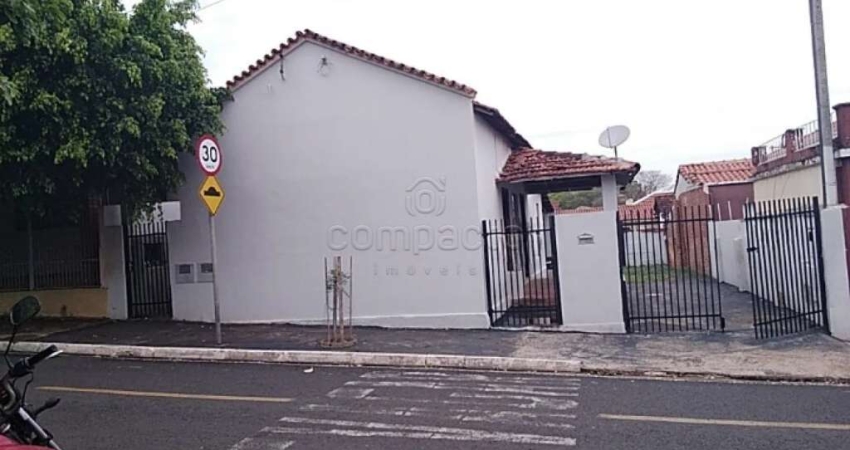 Casa com 2 quartos para alugar na Rua Doutor Coutinho Cavalcanti, Centro (Engenheiro Schmitt), São José do Rio Preto