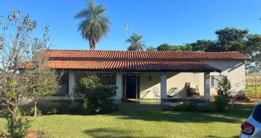 Chácara / sítio com 3 quartos à venda na Zona Rural, Guapiaçu 