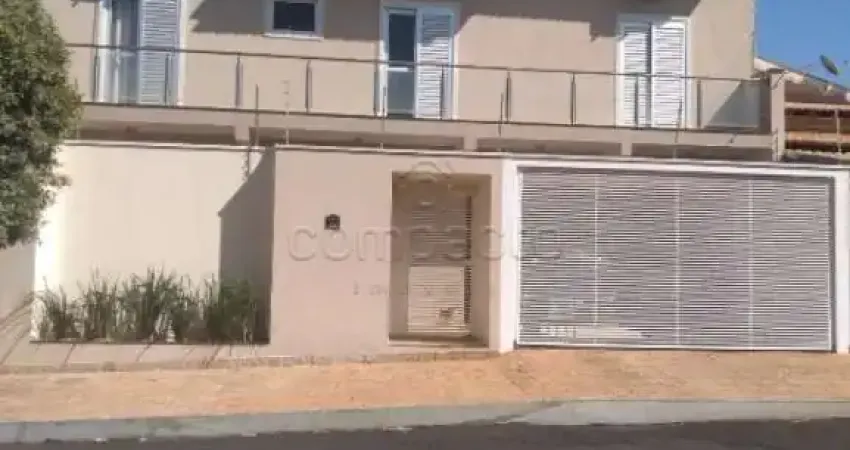 Casa com 3 quartos para alugar na Rua Conde Genésio, Jardim Conceição, São José do Rio Preto