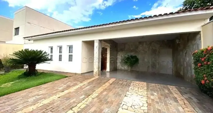 Casa com 3 quartos para alugar na Rua Teodoro Delmonte, Vila São Manoel, São José do Rio Preto