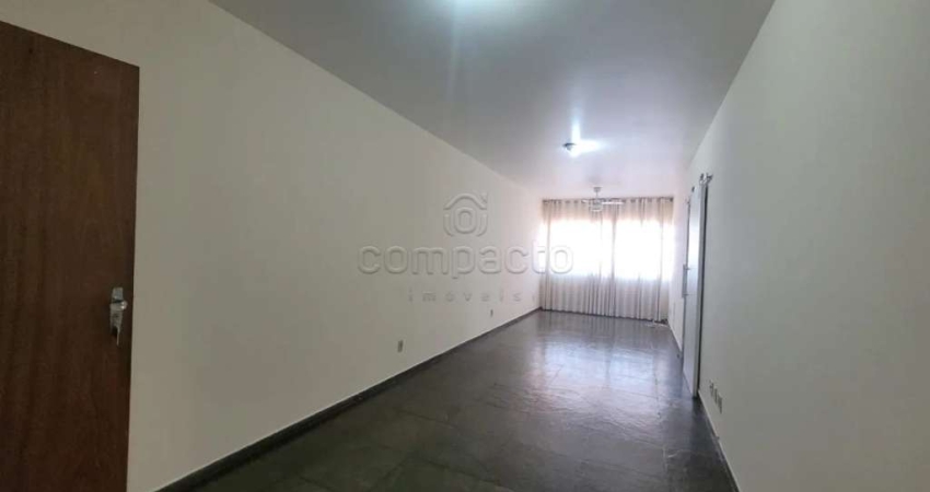 Apartamento com 2 quartos no Centro da Cidade.