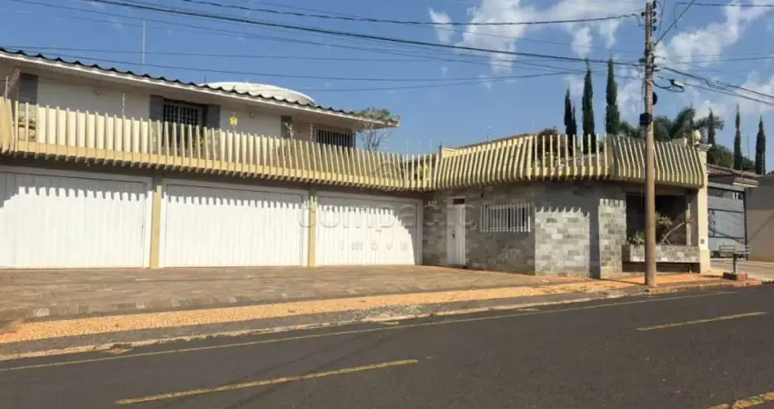 Casa Residencial/Comercial com 3 andares e 9 Quartos para alugar - Zona Sul